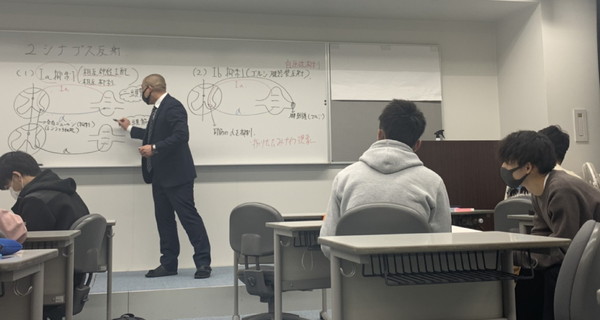 福岡天神医療リハビリ専門学校の座学の様子