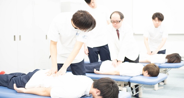 福岡天神医療リハビリ専門学校_授業風景1