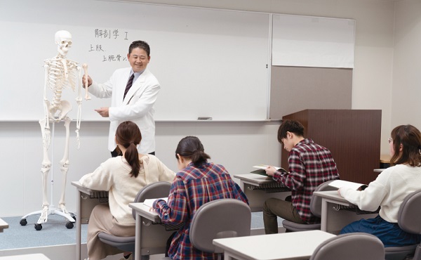 福岡天神医療リハビリ専門学校_授業風景3